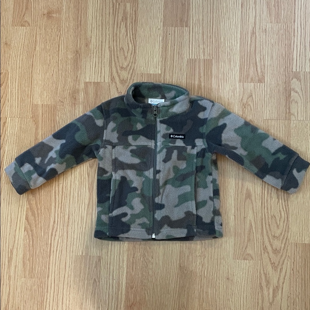 Columbia Green and Black Camouflage Fleece Jacket
